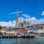 thront über der Stadt: St. Colman’s Cathedral