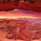 Sonnenaufgang über dem Mesa Arch: Canyonlands