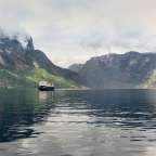 Tagesausflug: auf der Linienfähre durch den Nærøyfjord