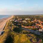 historisches Seebad mit langem Sandstrand