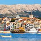 Blick auf die Stadt Baška auf Krk