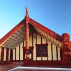 Holzschnitzerei der Maori in Rotorua