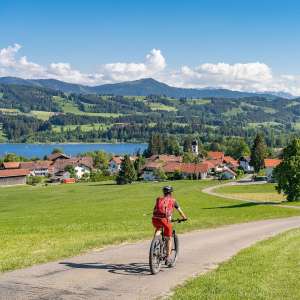 Blick über die Allgäuer Alpen: Radreise in Deutschland