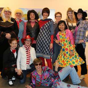 Weiberfastnacht: arbeiten mit Kostüm, auch lustig!