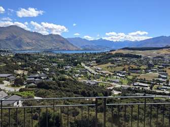 Wanaka, AlbertTown
