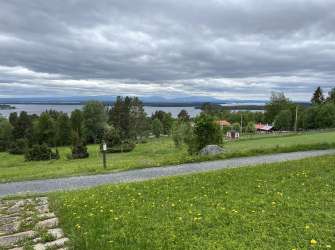 Nordischer Frühling auf der Insel Frösön bei Östersund