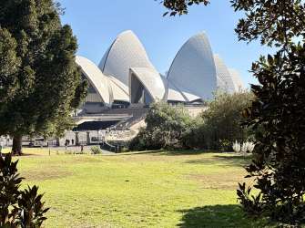 Erster Blick auf Sydney-Opera-House vom Botanischen Garten
