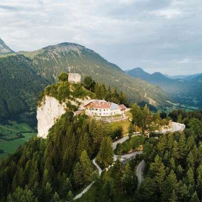 exponierte Lage: Berghotel über Neuschwanstein