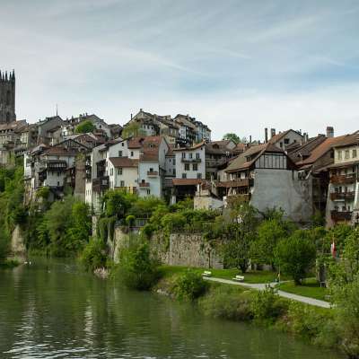 74 Meter hoher Kathedralenturm: Fribourg – ©Barbara Harbecke