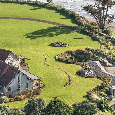 Blick auf die Tasmanische See: Strandhaus in Taranaki
