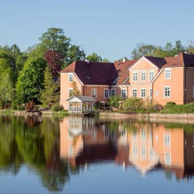 erstrahlt im alten Glanz: Gutshof von Kuksu