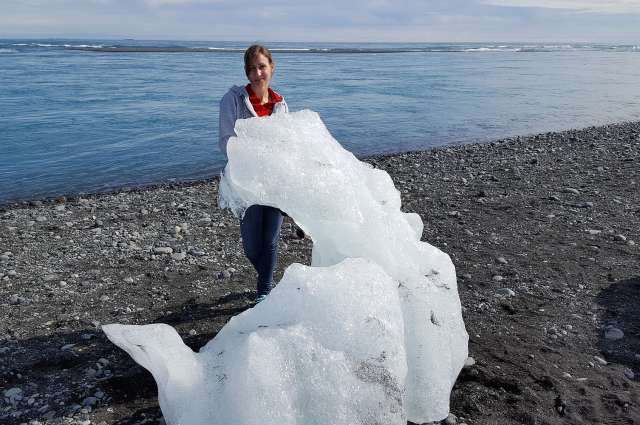 Eisberge am Lavastrand