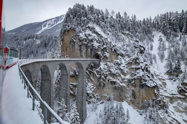 Glacier Express im Winter – ©Barbara Harbecke
