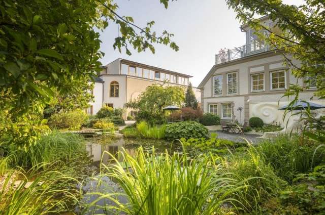 Herzstück des Hotelgeländes: Gartenlandschaft – ©Garten Hotel Ochensberger