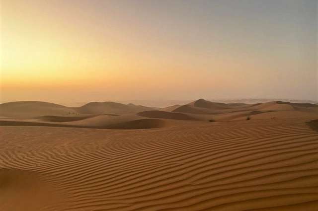 endlose Weite: Sonnenuntergang in der Wahiba Sands