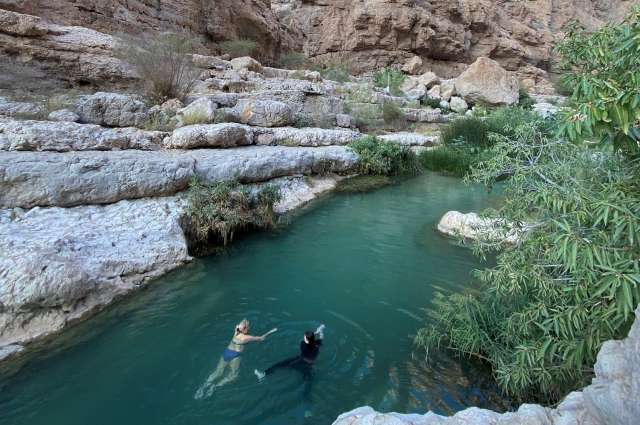willkommene Abkühlung: Schwimmen im Wadi Shab