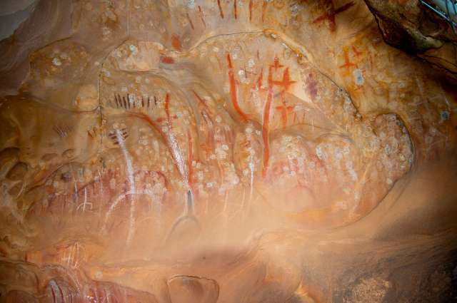 Prähistorische Höhlenmalereien: Arkaroo Rock