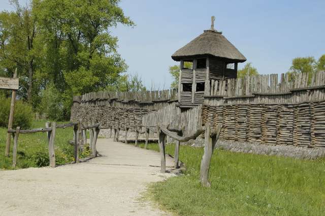 Biskupin: prähistorisches Dorf aus der Eisenzeit