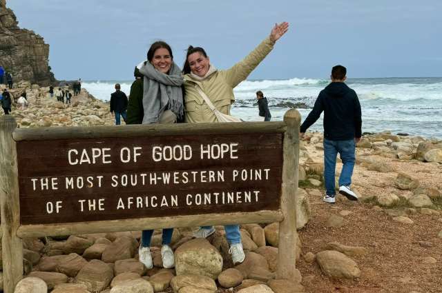 Jacqueline Schütz und Alina Frielingsdorf am Kap