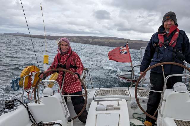 auf rauer See: Ingrid beim Segeltörn