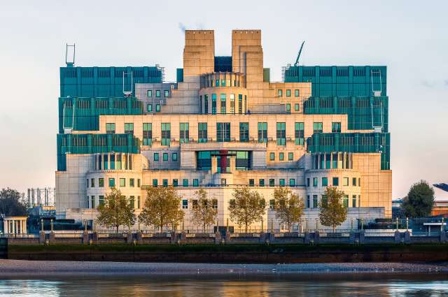 wo James Bond arbeitet: MI6-Zentrale am Vauxhall Cross