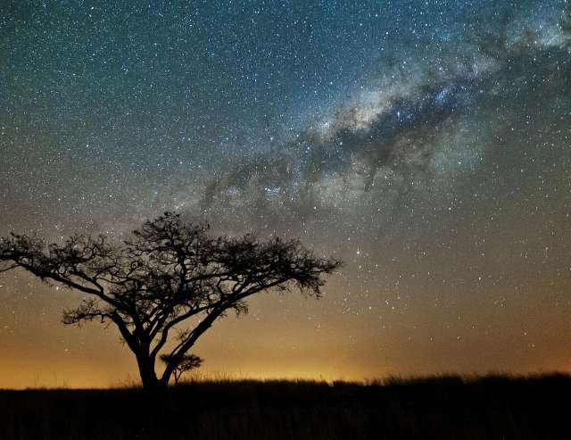 Die Milchstraße an Namibias Sternenhimmel