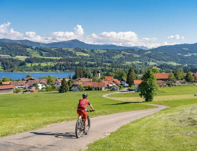 Blick über die Allgäuer Alpen: Radreise in Deutschland