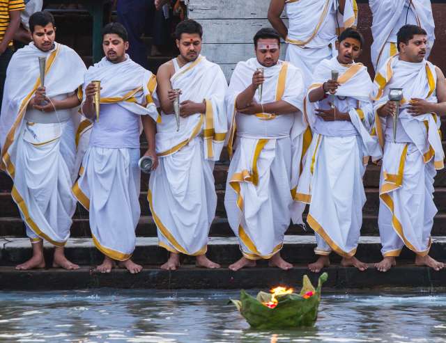 Aarti-Zeremonie am dem Ganges: Haridwar