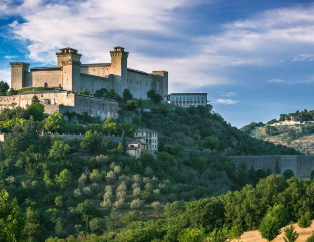 Burgen und Berge, Wälder und Felder: Albornoz in Umbrien