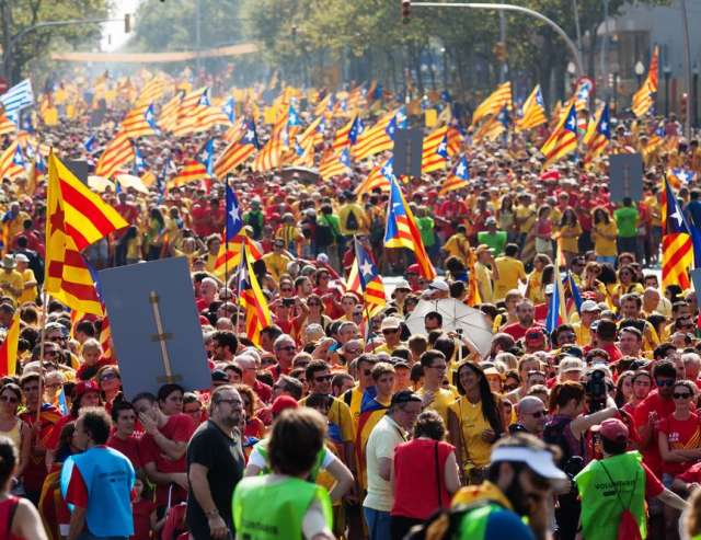 für die Unabhängigkeit Kataloniens: Demo in Barcelona