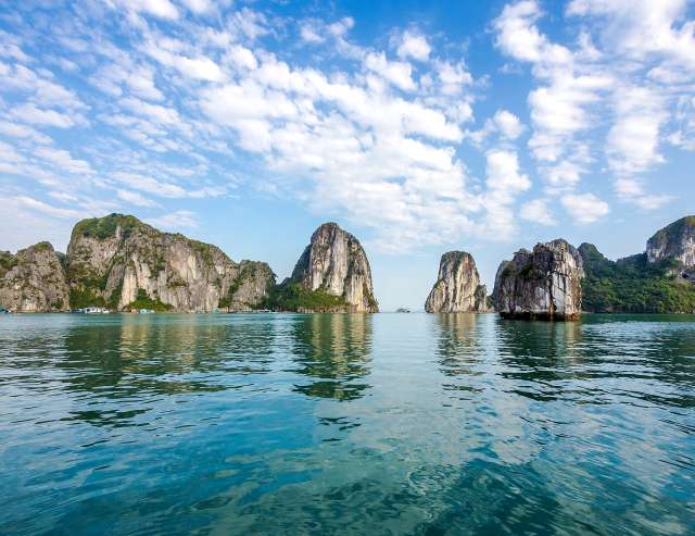Bizarre Felsformationen: Halong Bay
