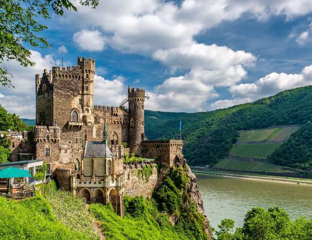 Schloss Rheinstein im Rheintal