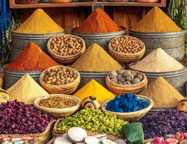 Marokko: Farbige Gewürze