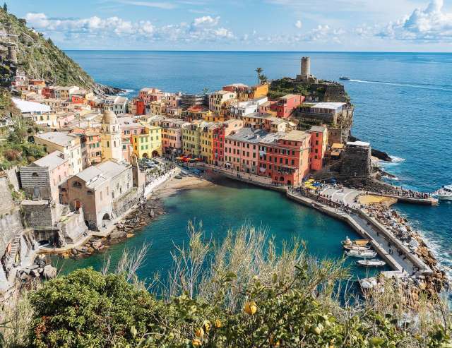 Vernazza in Ligurien: Blick auf den malerischen Hafen