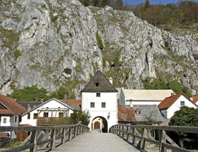 Altmühltal: Holzbrücke von Essing