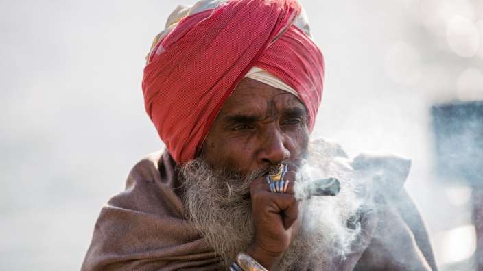 Pfeiferauchender Hindu – ©Reisefoto von Erika Pinzl