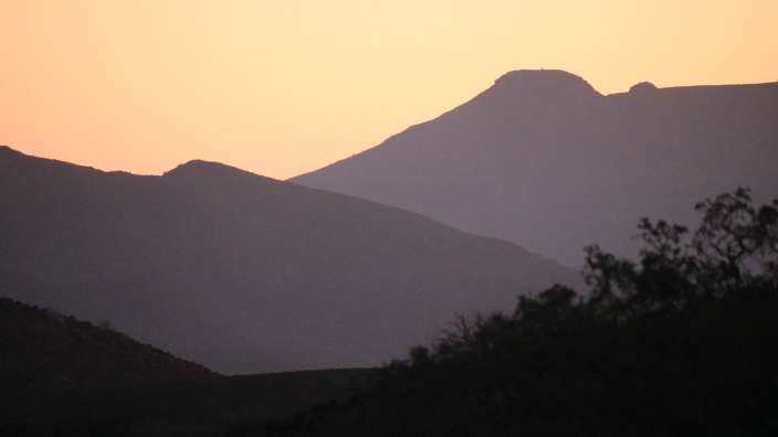 Unglaubliche Weite im Damaraland - kurz nach Sonnenuntergang – ©Oliver Dräger