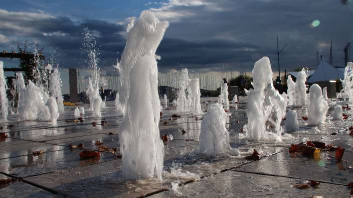 Wasserspiele an der Uferpromenade Balatonfüred