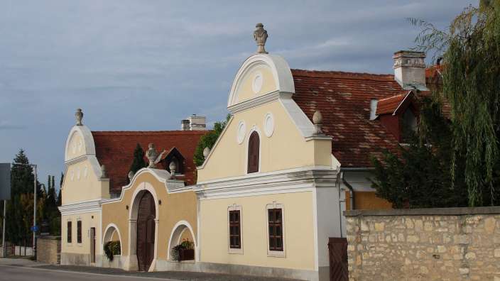 Stassenansicht Gombas Kuria