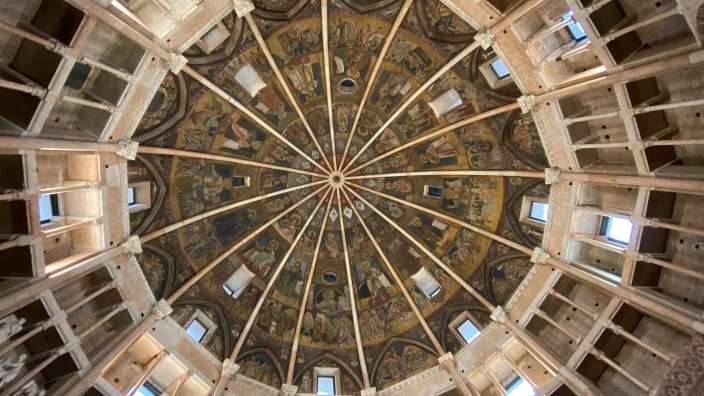 Baptisterium innen