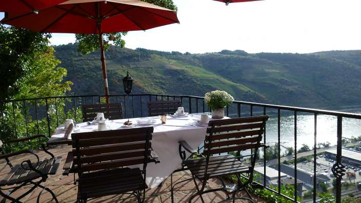 Ausblick auf den Rhein zum Frühstück