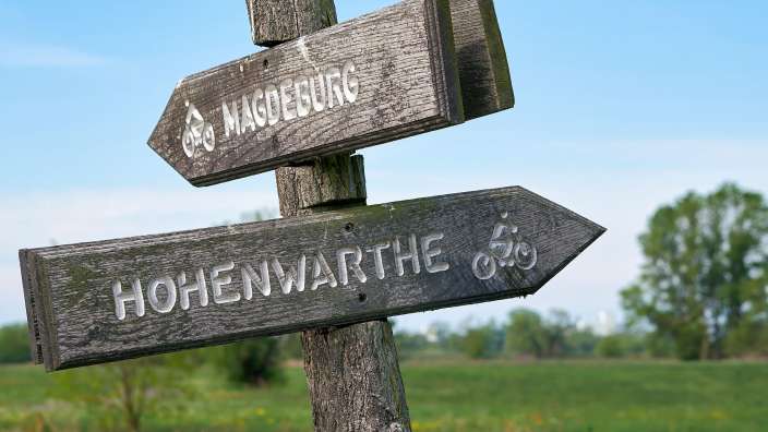 Wegweiser am Elbradweg