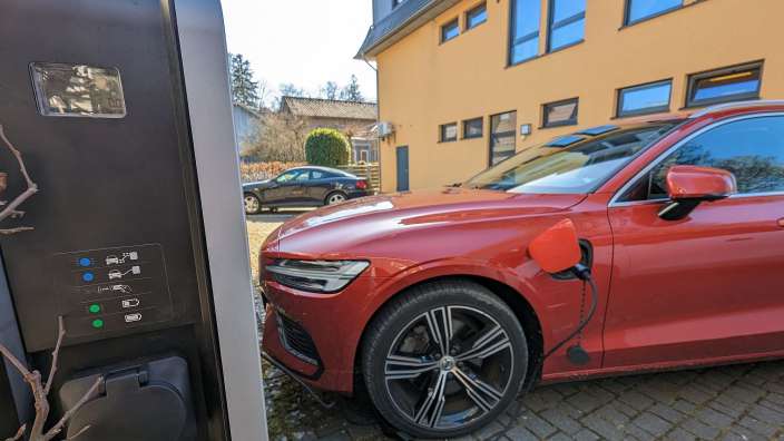 Laden während der Arbeitszeit: E-Mobilität bei Umfulana