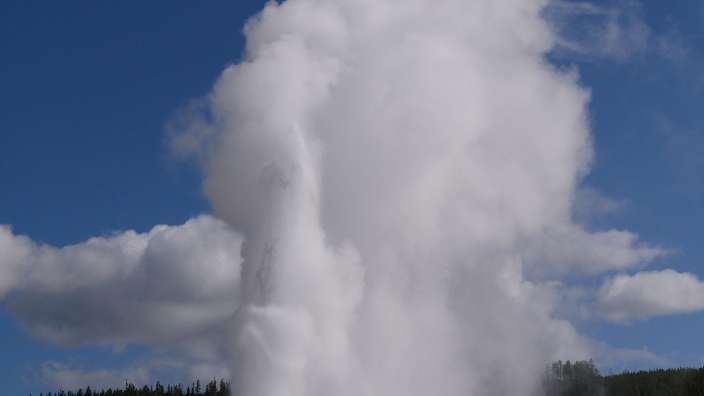 Old Faithful Geysir im Yellowstone NP