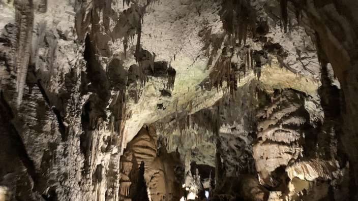 Höhlen von Postonja