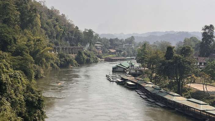 Zugfahrt auf dem Death Railway am River Kwai