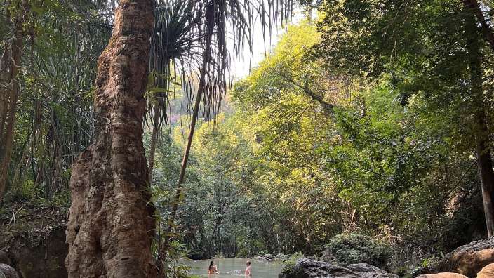  Erawan Nationalpark: Baden im Wasserfall