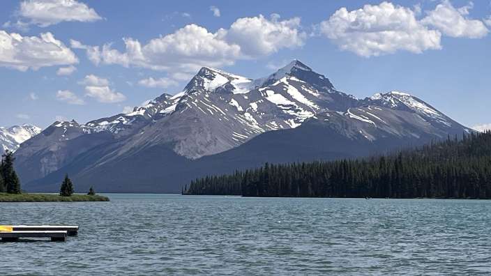 Blick über den Maligne Lake