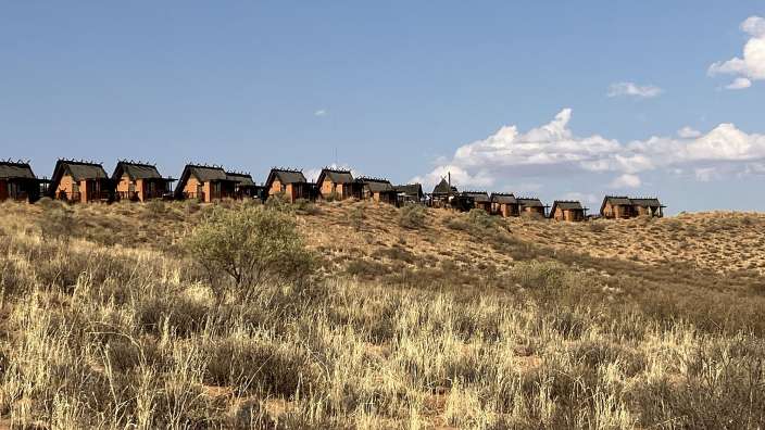 Blick auf die Xaus Lodge