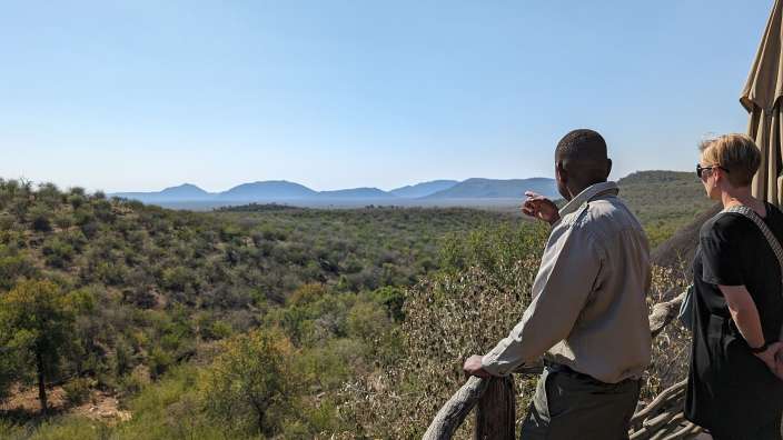 Zwischenstopp in einer Lodge: Karin Hoehler auf Stippvisite
